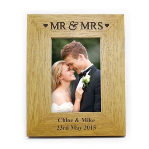 
                            Personalised Oak Finish 4x6 Mr & Mrs Photo Frame
